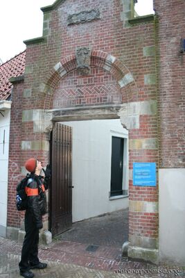 The entrance to the Begijnhof courtyard.