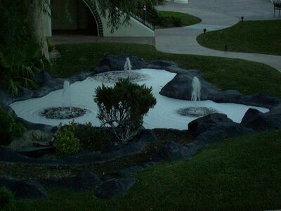 owned_fountain04.jpg
