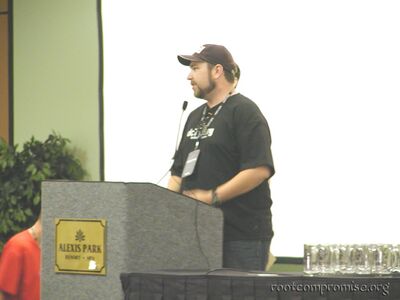 Kaigoth presents awards for the lockpicking contest.