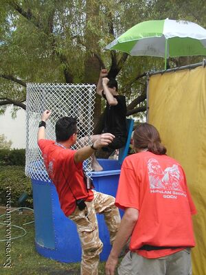 DT getting dunked by Major.