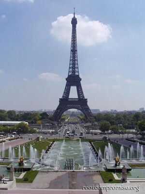 More Eiffel Tower, now with fountains.