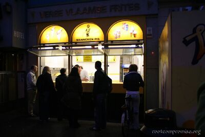More fries. Note the Manneken Pis.