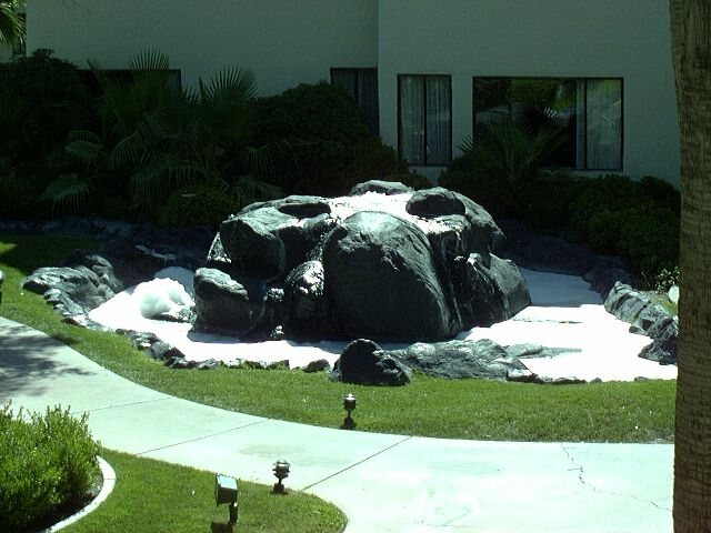 owned_fountain03.jpg