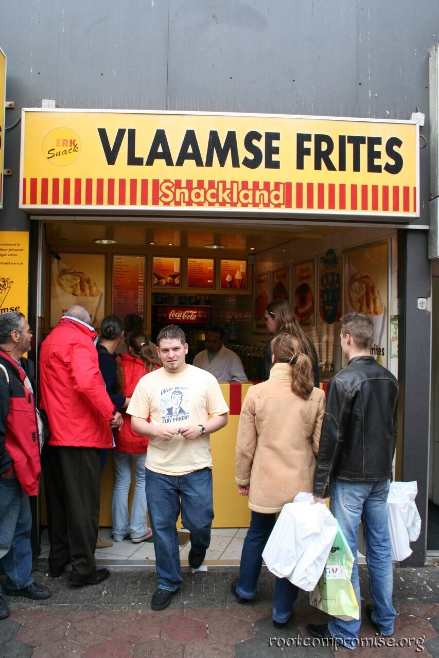 Dedhed getting some fries.