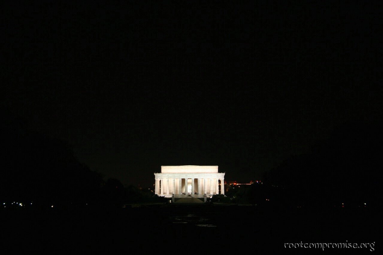 Lincoln Memorial shot from the World War II Memorial.